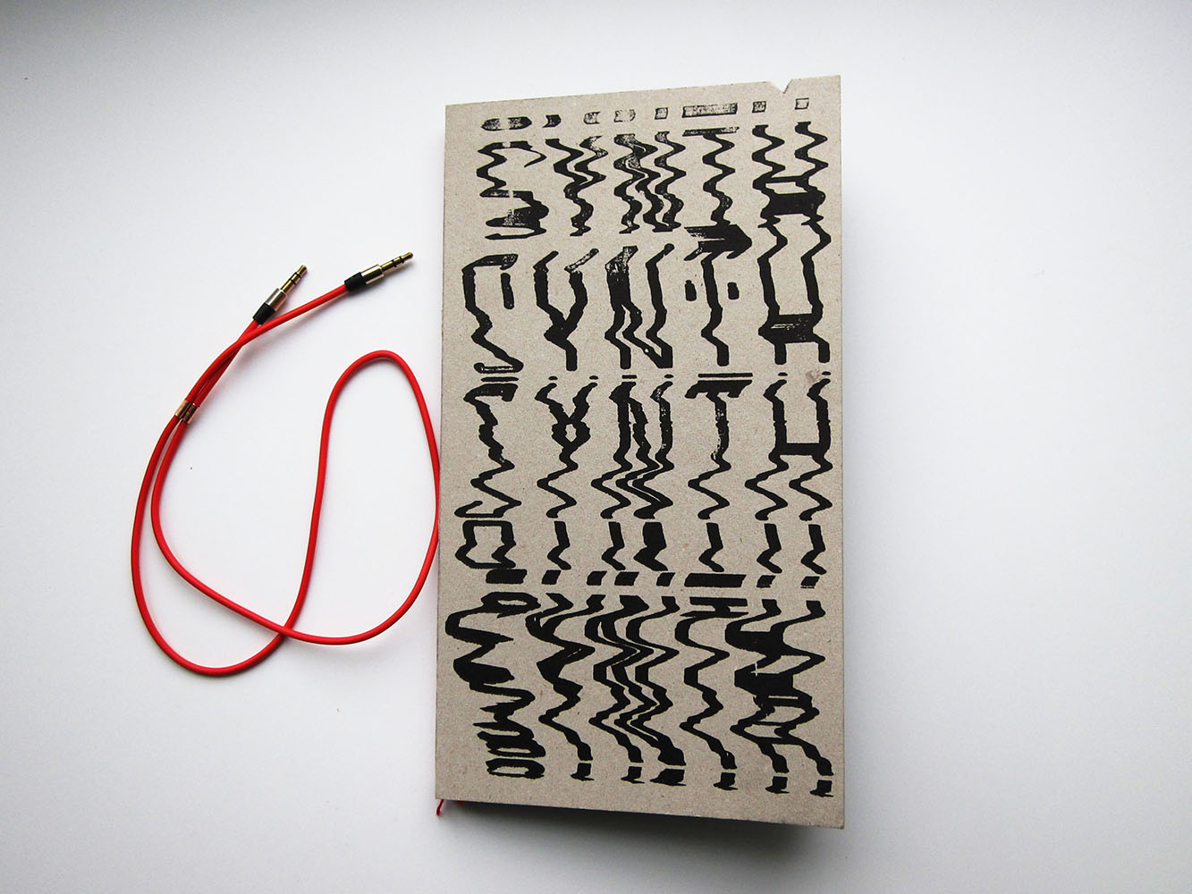 Zuzanna Gronowicz, "SYNTH book", okładka książki o syntezatorach analogowych