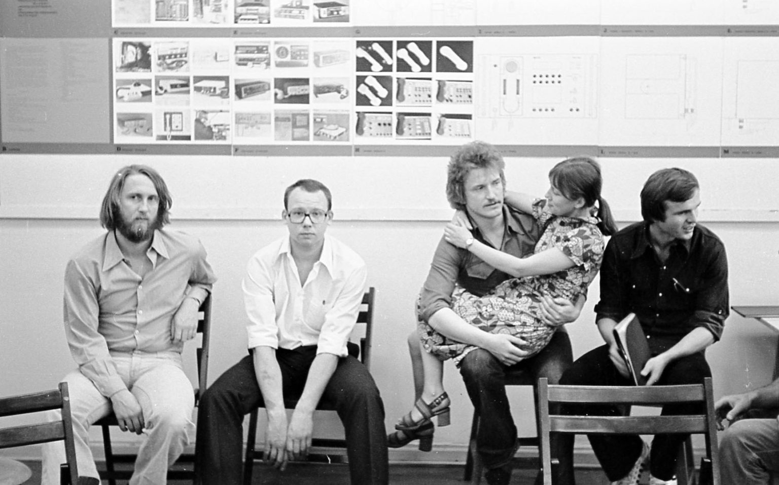 czerwiec 1979. Po obronach dyplomów od lewej: Mariusz Stanowski, Paweł Balcerzak, Janusz Strzałkowski, Jolanta Szymańska, Bogdan Rutkowski, fot. Elżbieta Parzyńska