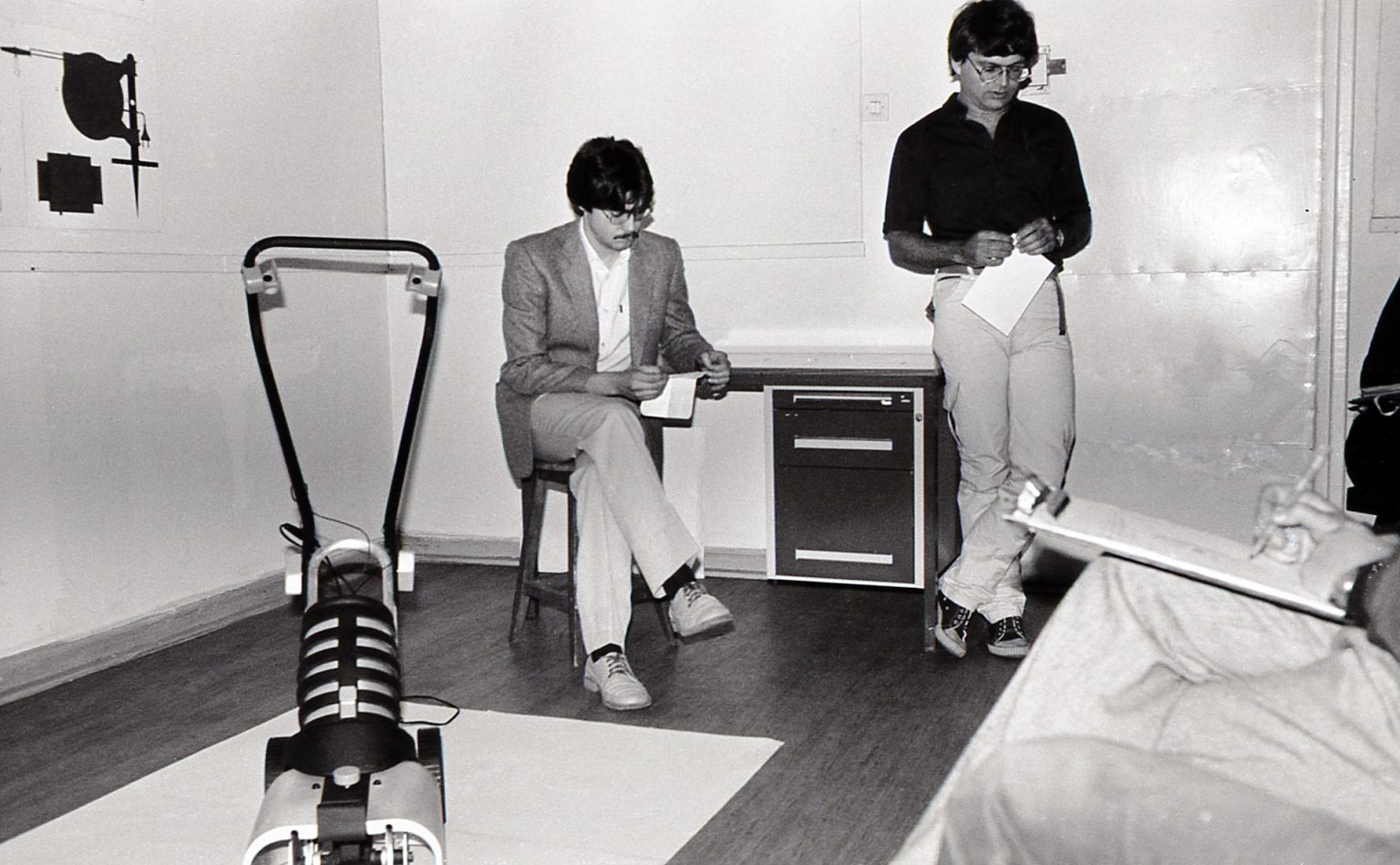 czerwiec 1983. Obrona dyplomu: (Glebogryzarka ogrodowa) Grzegorz Niwiński, Józek Mrozek, fot. Elżbieta Parzyńska