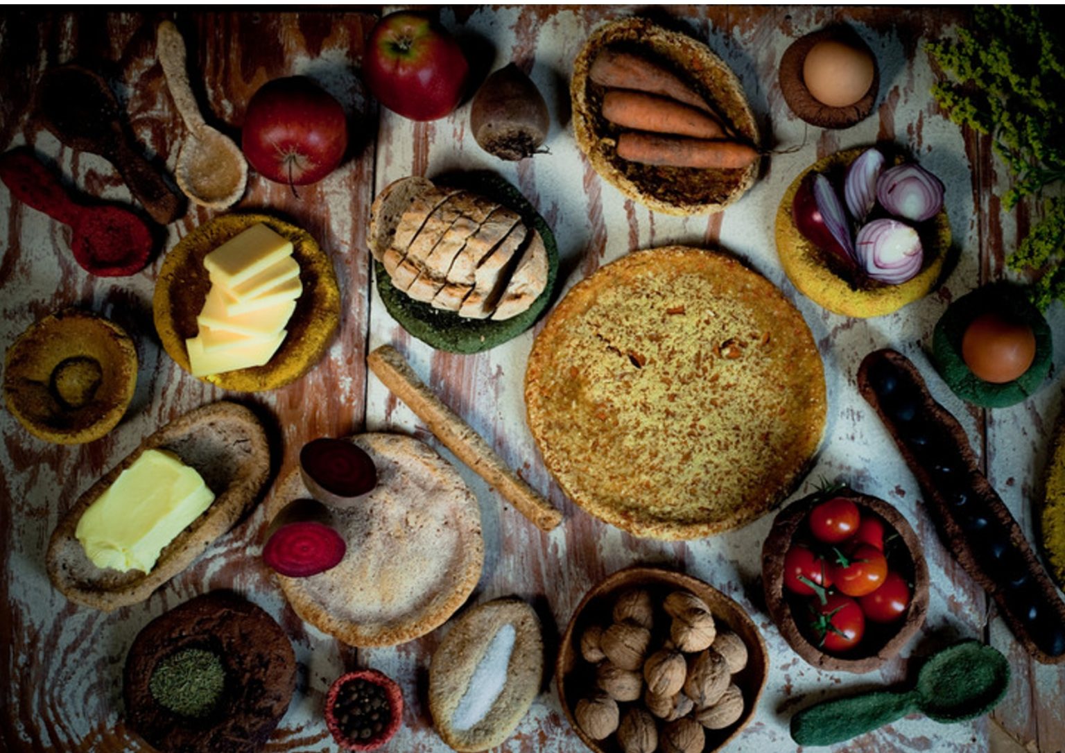 Jadalne naczynia - Martyna Ochojska, Joanna Jaruga, Dominika Wysogląd. Prowadzący: dr hab. Grzegorz Niwiński