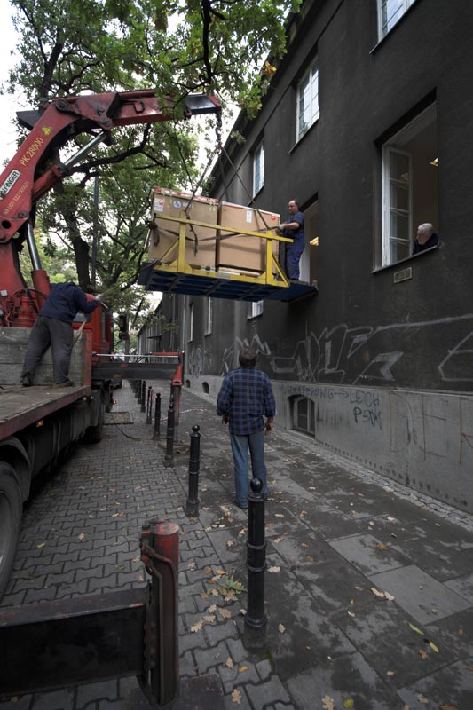 październik 2007. Wnoszenie pierwszych drukarek 3d, fot. Daniel Zieliński
