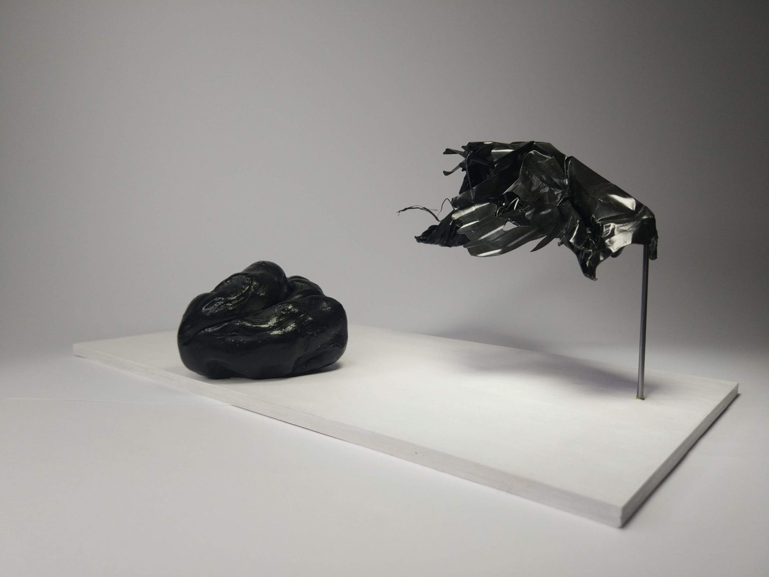 Forma kształtowana intuicyjnie vs forma ukształtowana świadomie, Paweł Odrowąż-Sypniewski. Pracownia Kompozycji Brył i Płaszczyzn, prof. Grzegorz Kowalski, dr Ewa Maria Śmigielska