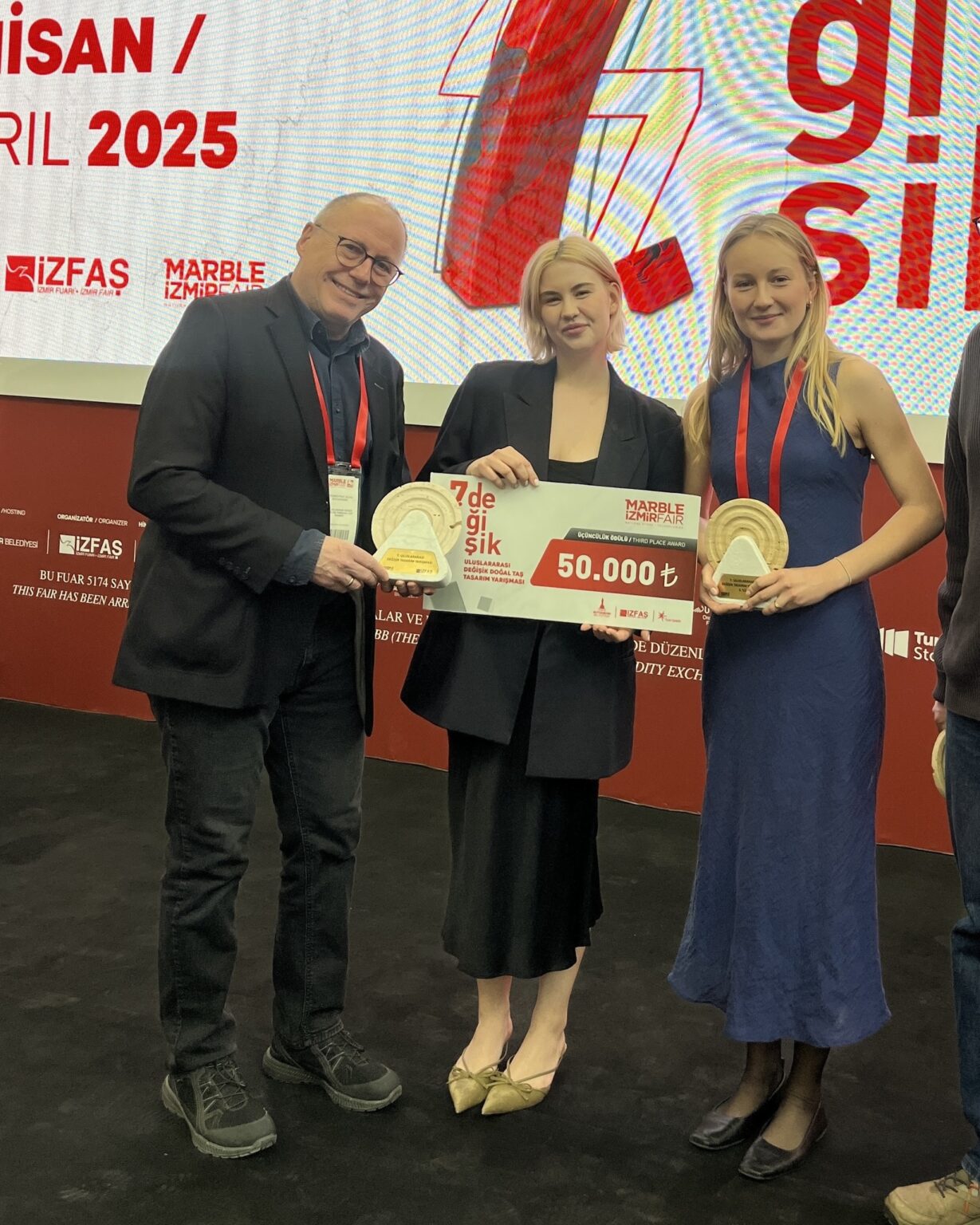 Maria Jaworska, Karolina Kubala i prof. Michał Stefanowski na targach Izmir Marble Fair