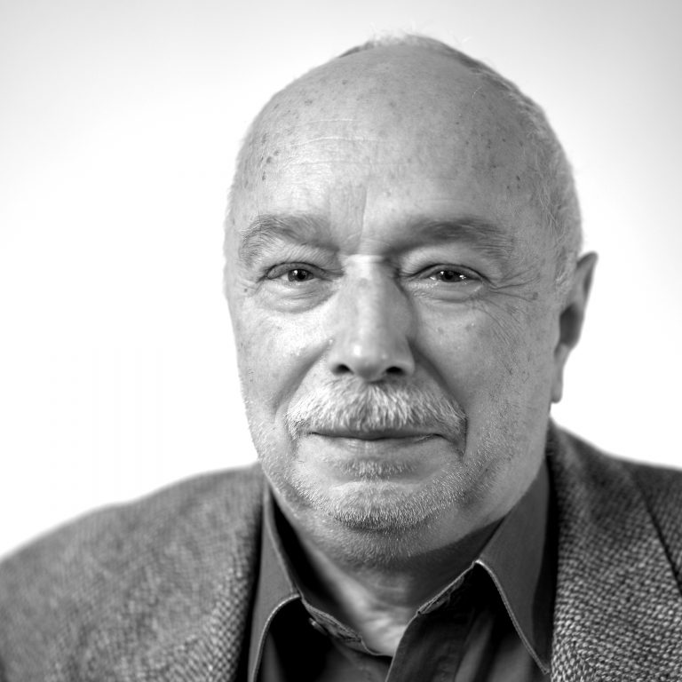 Czerno-biały portret prof. Grzegorza Kowalskiego