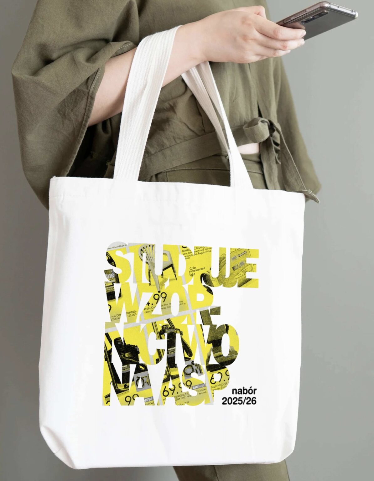 Torba wydziałowa dla naboru 2025/2026 z napisem: Studiuję Wzornictwo. Autor projektu nadruku: Grzegorz Żochowski