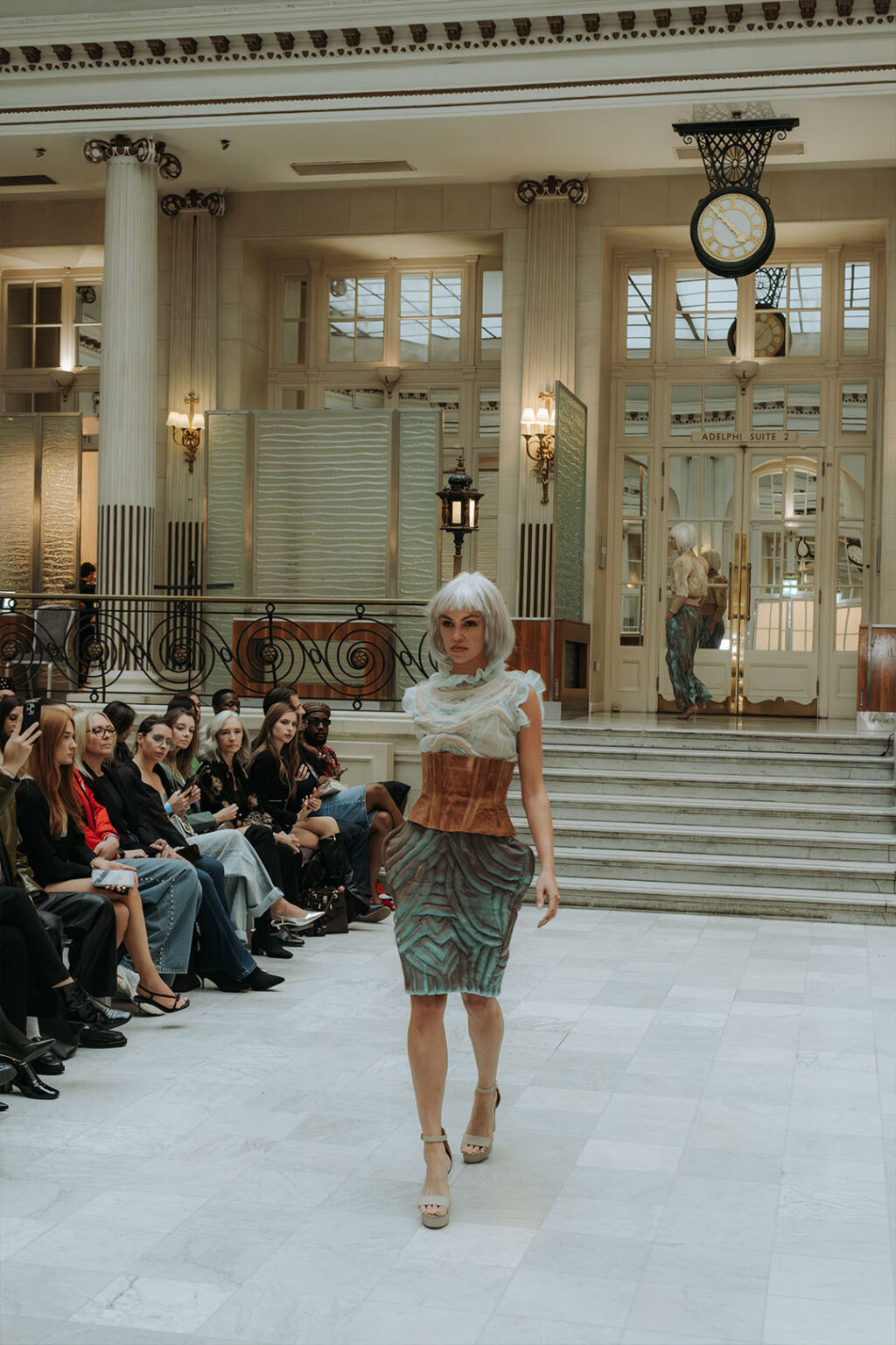 Pokaz kolekcji dyplomowej „UnmaSKINg” Mai Faszczewskiej na London Fashion Week 2025