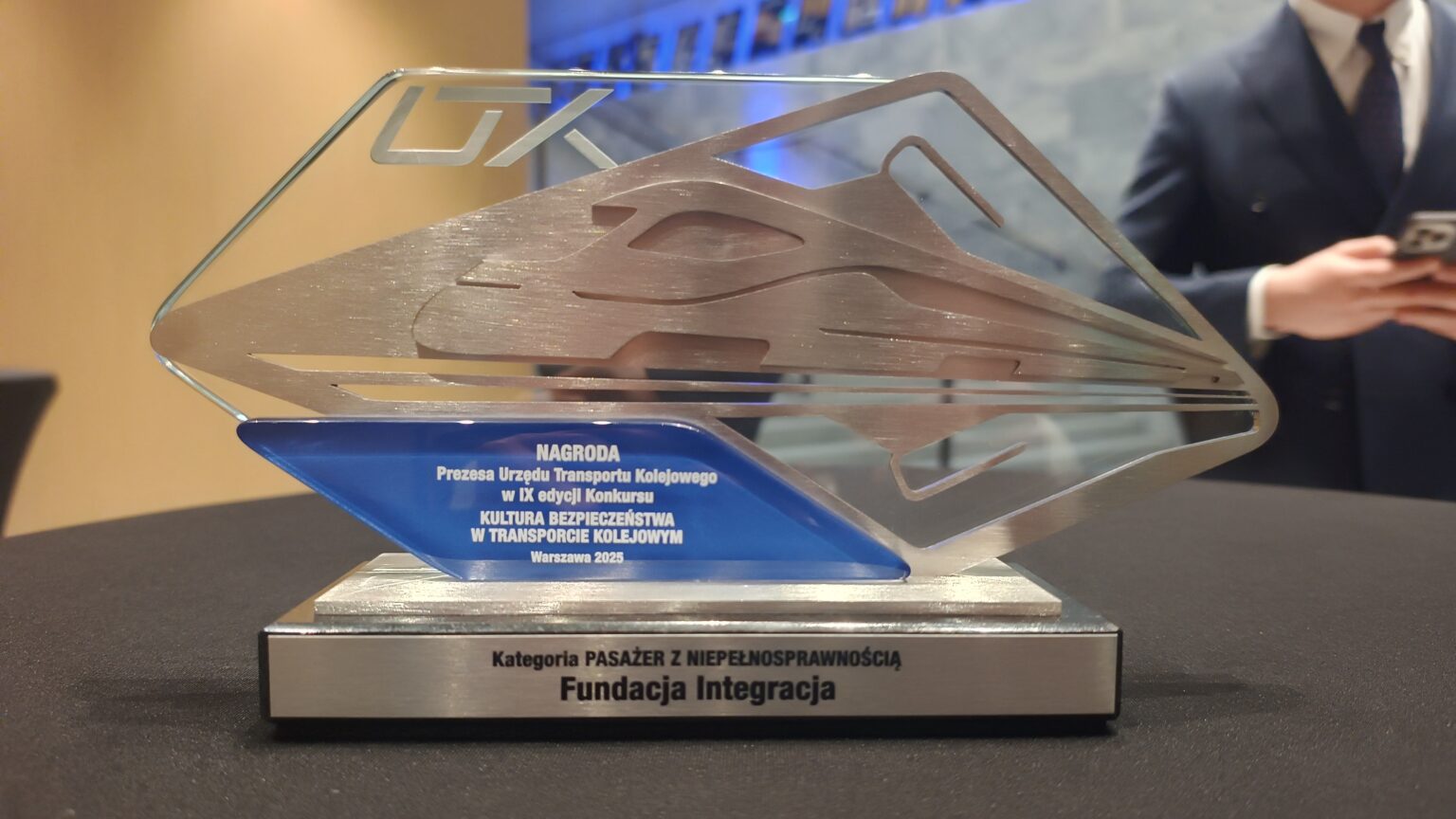 Statuetka Konkursu Kultury Bezpieczeństwa dla Fundacji Integracja