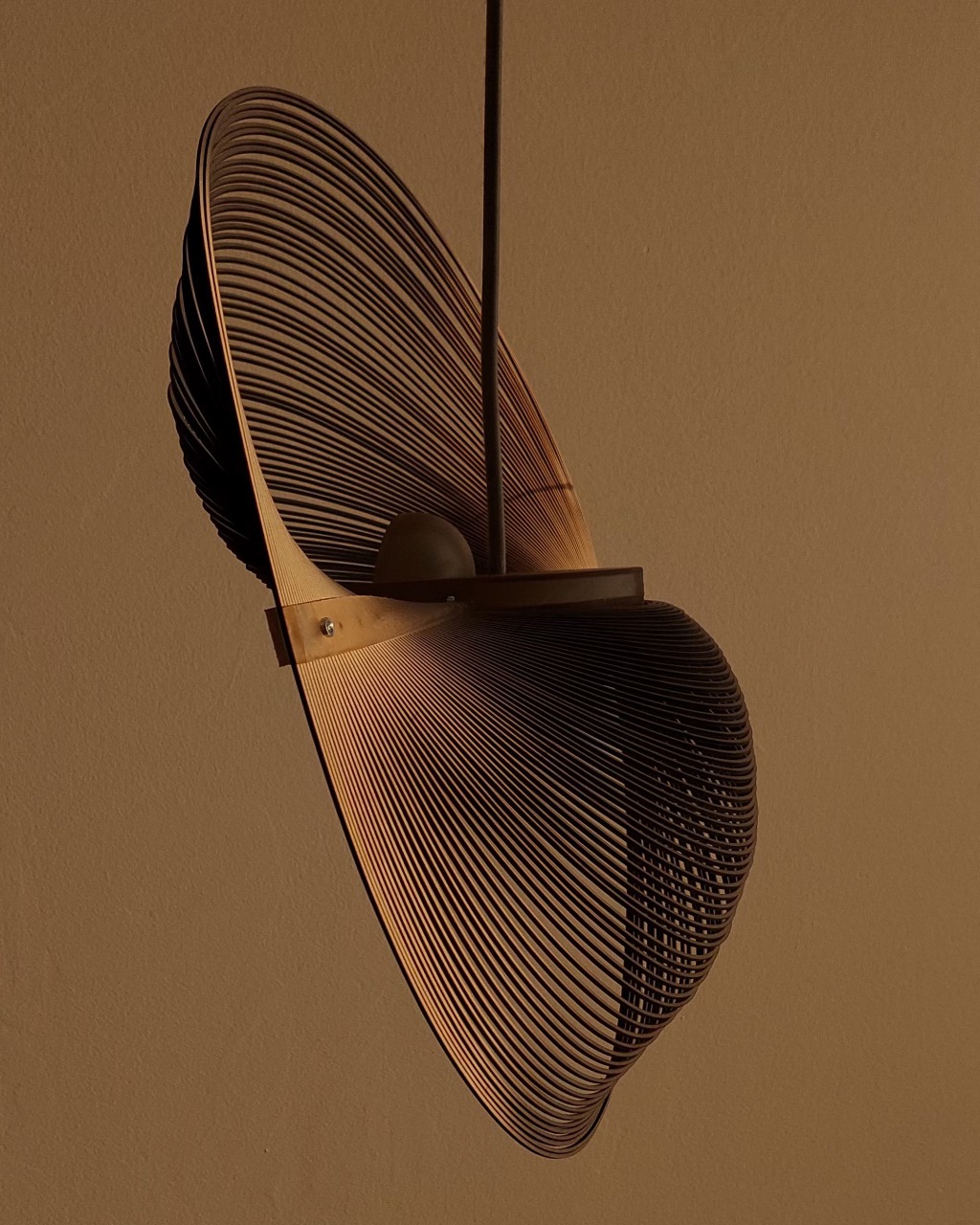 Angelika Brzóska, lampa Antypodia, 2024