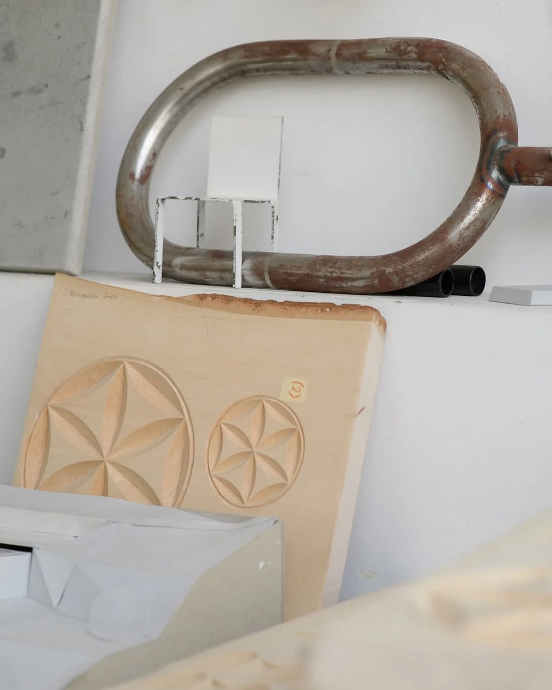 Materiały prasowe do wystawy „Zapis czekania” w Pawilonie Polskim na London Design Biennale 2025, fot. Kuba Celej / Instytut Adama Mickiewicza