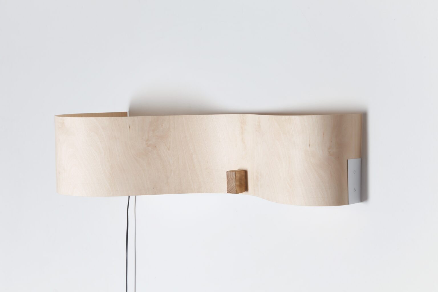 Mateusz Możejko, lampa ścienna, 2024