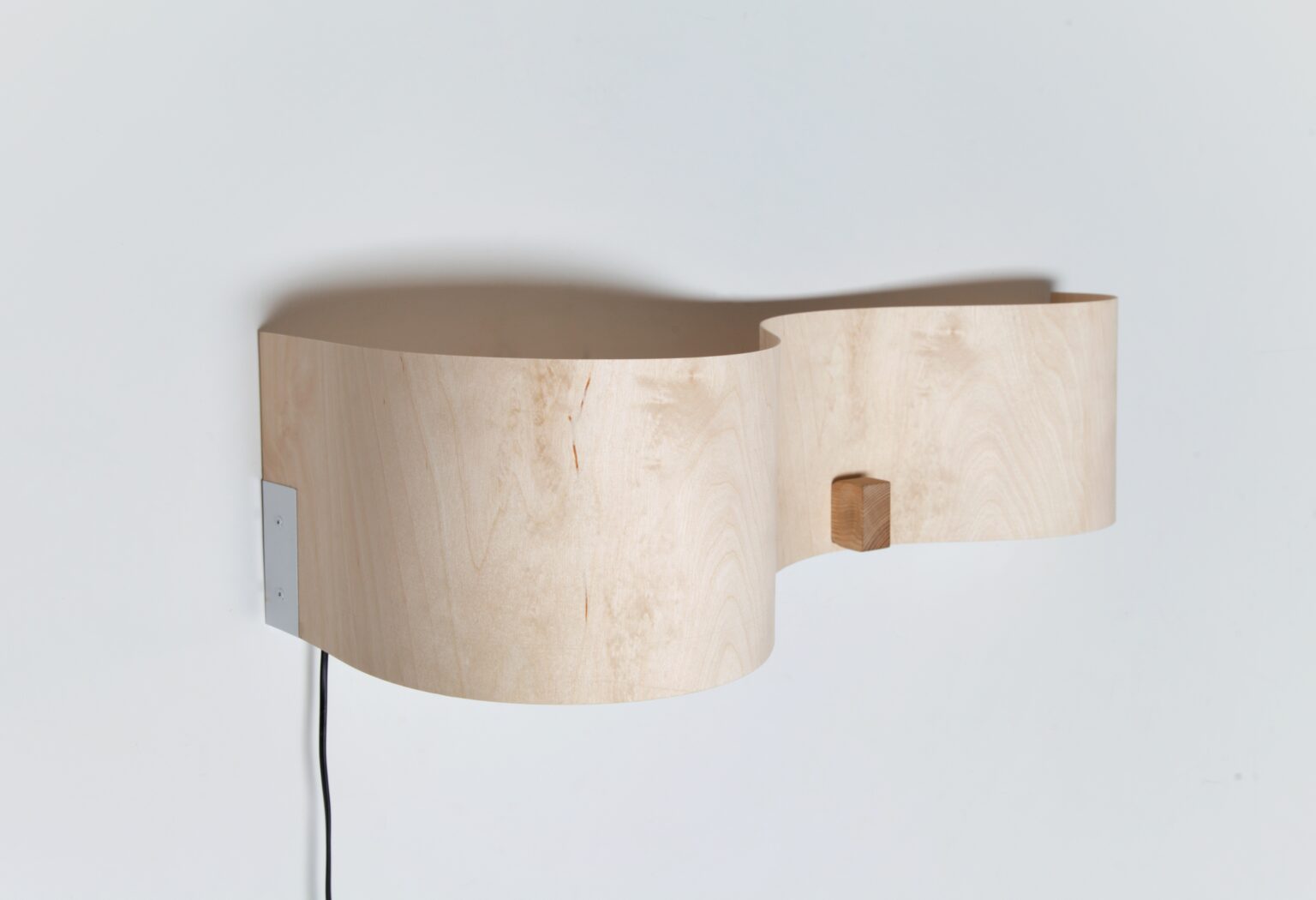 Mateusz Możejko, lampa ścienna, 2024