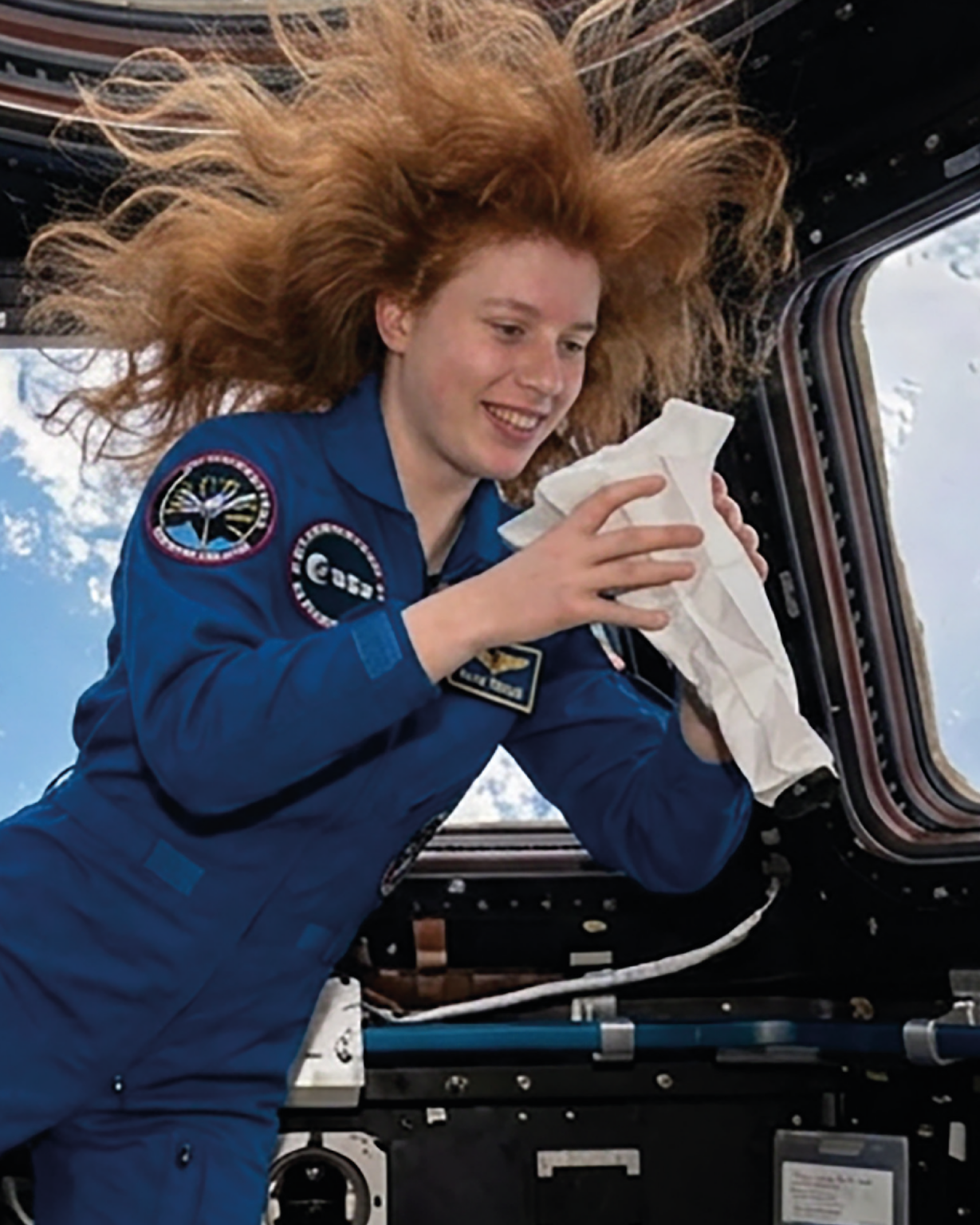 III miejsce w konkursie „Komfort w kosmosie – projektowanie na rzecz dobrostanu astronautów”: Natalia Kornaszewska za „P.A.W. Przenośny Absorber Wymiocin”, czyli projekt torby na wymioty w kosmosie.